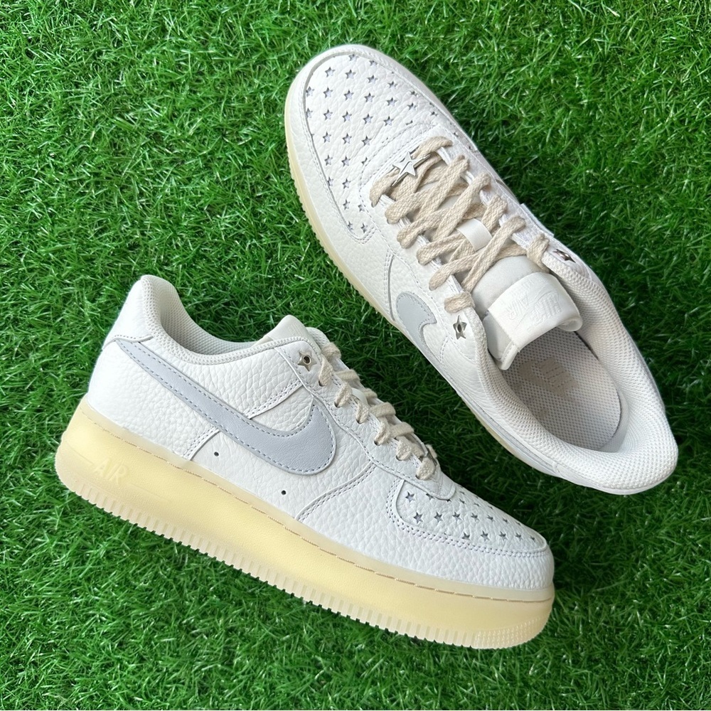 Nike Air Force 1 ‘07 Summit White / Pure Platinum Stars - Picture 3 of 8